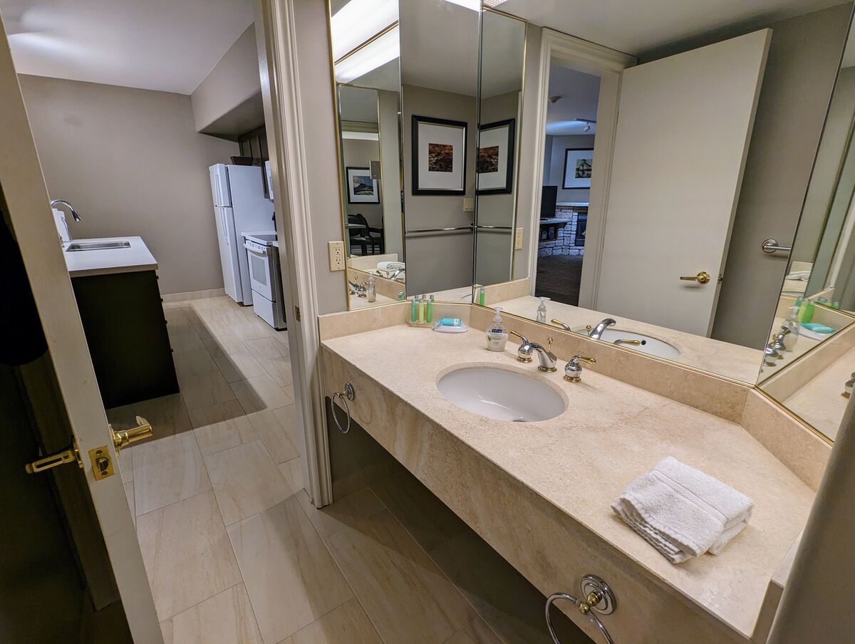 Large 2-Bedroom Condo photo